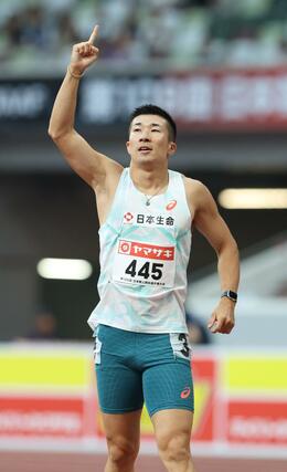 男子１００メートル決勝　優勝した桐生祥秀＝国立競技場