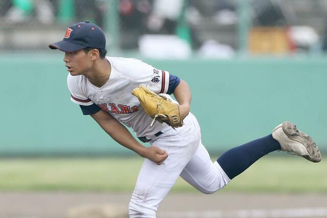 加茂暁星－五校連合　２番手で登板した五校連合の中林蓮太朗＝９月６日、新発田市五十公野公園野球場