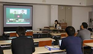 休日や夜間のオンライン診療実証事業の報告会＝５日、県庁