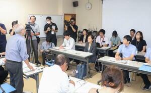 熊本県水俣市で開かれた環境省と県、水俣病被害者団体による実務者協議=1日午後