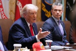 閣議で発言するトランプ米大統領=27日、ワシントン(AP=共同)