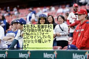 　球場を訪れたドジャース・大谷のファン＝セントルイス（共同）