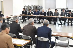 市の施策などについて話し合った市議会による議会報告会＝新潟市秋葉区