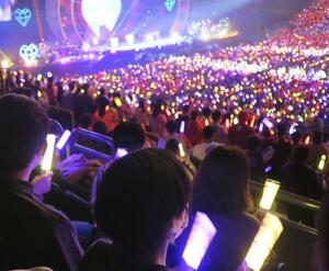 　アリーナでライブ