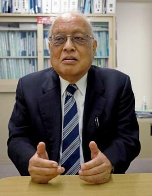 　元１級建築士による耐震強度偽装について語る、ＮＰＯ法人「全国マンション管理組合連合会」元事務局長の谷垣千秋さん＝２０２５年１２月、京都市