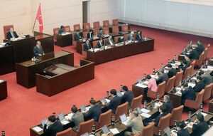 病児保育事業への支援策などを議論した一般質問=2月27日、県議会