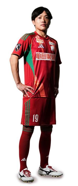 アルビレックス新潟が発表した特別大会限定の新ユニホーム(C)ALBIREX NIIGATA