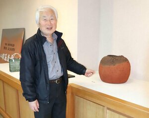 「『儘』は自分が行きたい方向を表す字。枠を取り払って、好きなように作ってみたい」と語る伊藤赤儘さん=佐渡市下相川
