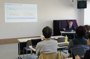障害福祉事業所向けに開かれた生成ＡＩに関する説明会＝新潟市中央区八千代１