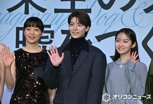 映画『架空の犬と嘘をつく猫』初日舞台あいさつに登壇した（左から）深川麻衣、高杉真宙、伊藤万理華 （C）ORICON NewS inc.