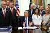 米ホワイトハウスで話すトランプ大統領=10日(ゲッティ=共同)