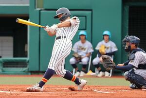 上田西-帝京長岡 3回2死二塁、帝京長岡の松山海皐の適時三塁打で先制=富山市民球場