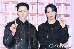 「YSL LOVENUDE HOTEL TOKYO SECRET CHECK-IN」レセプション記者会見に登場したNEXZ（左から）HARU、SO GEON （C）ORICON NewS inc.