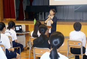 性の多様性について語るあやかさん=新潟市江南区西山