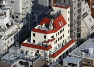 世界平和統一家庭連合(旧統一教会)の本部が入るビル=3月、東京都渋谷区