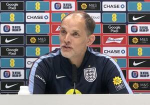 日本との試合に向け、記者会見するサッカーイングランド代表のトゥヘル監督=30日、ロンドン近郊