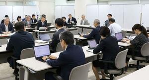 中東情勢に関する新潟市役所内の情報連絡会議＝２日、新潟市役所