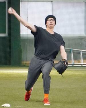 キャッチボールする楽天・西垣=楽天モバイル最強パーク宮城