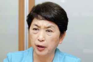 インタビューに答える社民党の福島党首