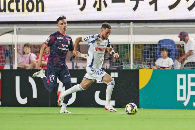 後半、攻め上がるブーダ