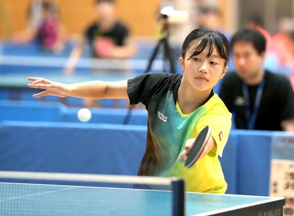 女子２回戦敗退の浅井穂香（本丸）＝新潟市東総合スポーツセンター