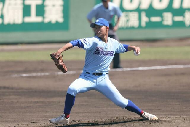 日本文理－加茂暁星　加茂暁星の先発・矢能快人（１）＝悠久山球場