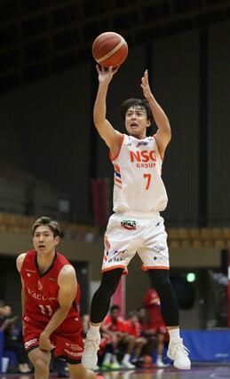 埼玉-新潟 第2Q、五十嵐がシュートを決め、33-25=所沢市民体育館