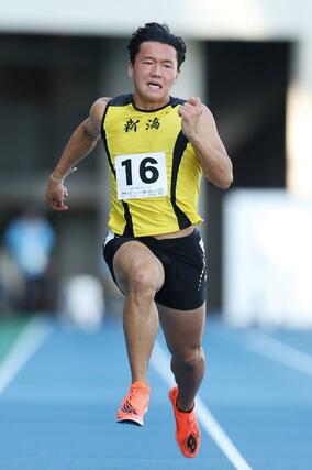 成年男子１００メートル決勝　６位に入った関口裕太（早大）＝滋賀県彦根市