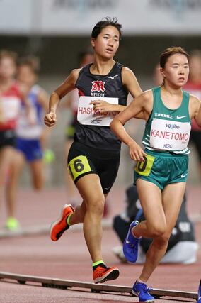 女子5000メートル決勝 県高校新記録を達成した新潟明訓高の橋本和叶=ビッグスワン