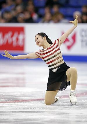 女子ＳＰ　演技する中井亜美＝サスカトゥーン（共同）