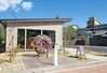 月岡温泉街にオープンした「TSUKIOKAドーナツ」=新発田市月岡温泉