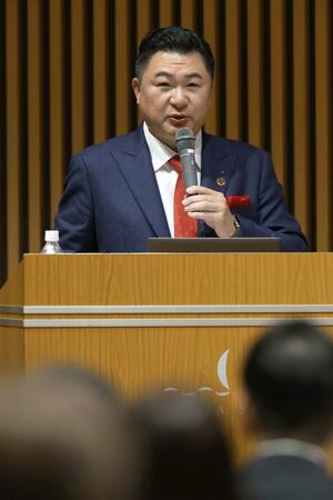 実体験を基にM&Aについて基調講演をしたマルソーの渡邉雅之社長=新潟市中央区