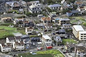 激しい突風で被害を受けた住宅地=9月、静岡県牧之原市