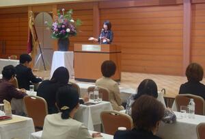 主張発表大会で最優秀賞に選ばれた本間清美さん=14日、新潟市中央区