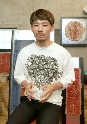 高級ジュエリーブランド「グラフ」で唯一の日本人職人として働く石田光平さん=田上町田上