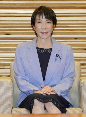 閣議に臨む高市首相=11月28日、首相官邸