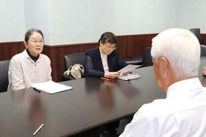 東京電力柏崎刈羽原発に関して住民団体が行った申し入れ=刈羽村割町新田
