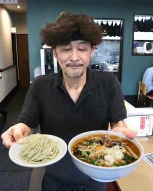 見附市産のニラを具や麺に使った「スタミナニラ台湾らぁめん」=見附市市野坪町