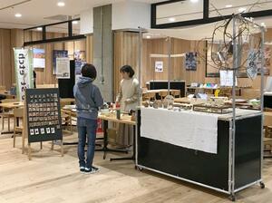 「美と毘で酔わす神えちご」の連携事業で行われた合同販売会=2023年12月、上越市