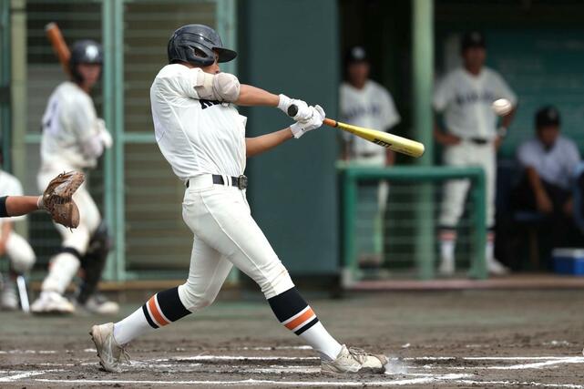 新潟工７回２死一塁、森山穣が勝ち越しの適時三塁打を放ち、４－３＝三条市パールスタ