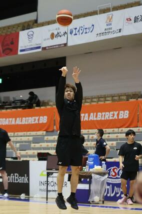 スピードが持ち味の長尾光輝=アオーレ長岡