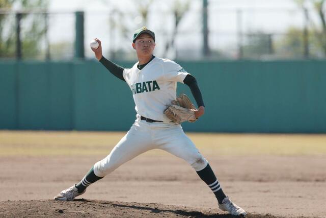 新津工－新発田農　新発田農の先発鶴巻愛瑠＝みどりと森の運動公園野球場