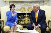 ホワイトハウスで会談する高市早苗首相（左）とトランプ米大統領＝３月１９日、ワシントン（共同）