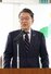 職員に年頭の訓示を行う十日町市の関口芳史市長=1月6日、十日町市の十日町保健センター