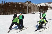 障害ある人たちにスキーの楽しさを！湯沢町のスクール「ネージュ」設立20年、冬季パラスポーツの裾野拡大へ注力
