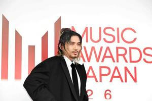 国際音楽賞「MUSIC AWARDS JAPAN」のレッドカーペットに登場した藤井風=13日午後、東京都江東区