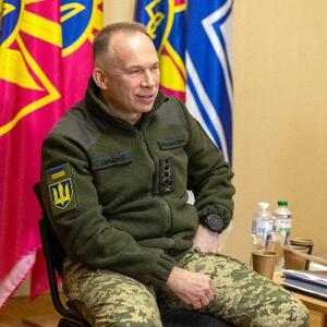 ウクライナ・キーウで取材に応じるシルスキー軍総司令官=5日(ウクライナ軍提供、共同)