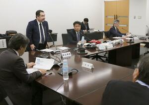 避難場所の運営や周知について議論した県の防災対策検討会=11月22日、県庁