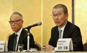 　２０２５年の映画概況を発表する映連の島谷能成会長（右）ら＝２８日午後、東京都中央区