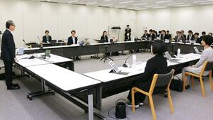 新たな県教育振興基本計画の策定に向けて開催された有識者会議=27日、新潟市中央区